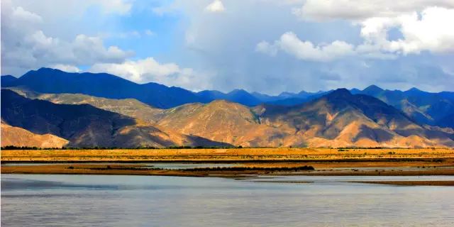 西藏日报，聚焦西藏发展动态